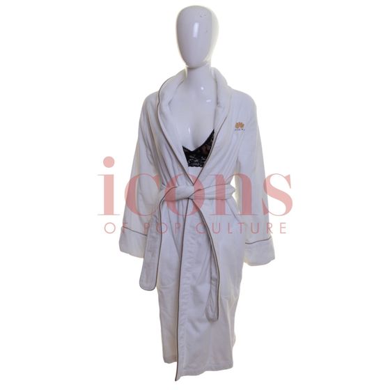 Uncharted — Chloe Frazer's (Sophia Ali) Costume